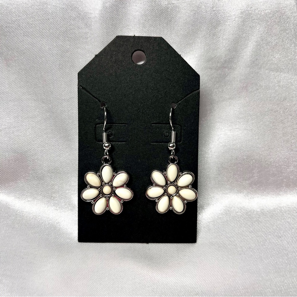 Western Creamy White Flower Earrings - Handmade